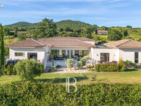 Villa 7 pièces 252 m²