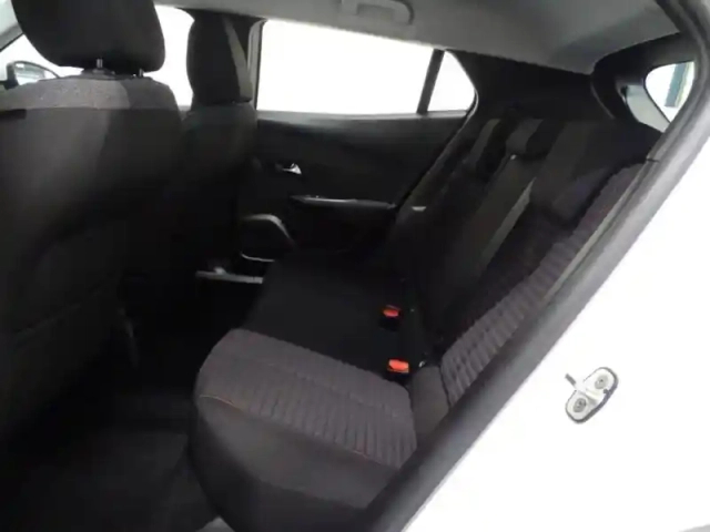 Peugeot 2008 1.2 puretech 100ch s&amp;s active pack — photo 10