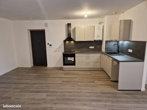 TRÈS BEL APPARTEMENT DANS UNE PETITE RÉSIDENCE NEUVE à CLOUANGE