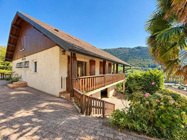 Maison 9 pièces 196 m²