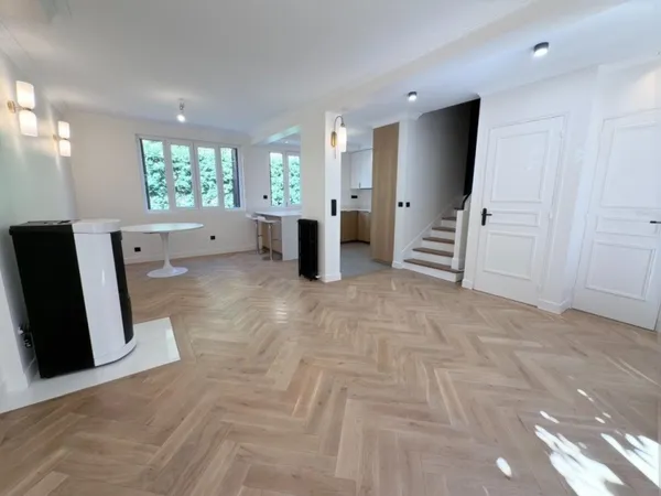 MAGNIFIQUE MAISON RÉNOVÉE À NEUF AVEC STUDIO INDÉPENDANT