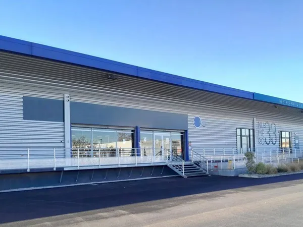 Local d'activité 1025 m²