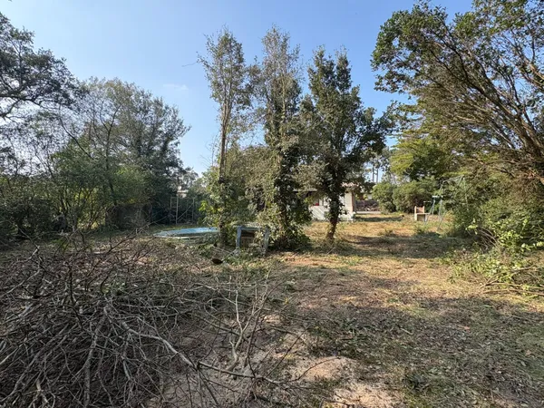 Terrain 894 m²