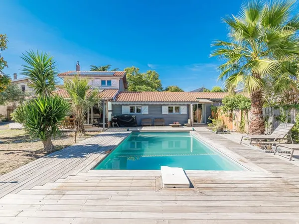 Maison bois esprit bassin au coeur de Bègles