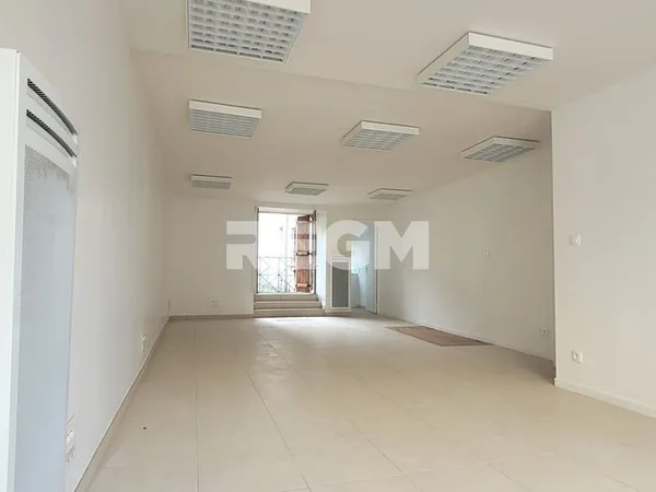 Local 6 pièces 102 m²