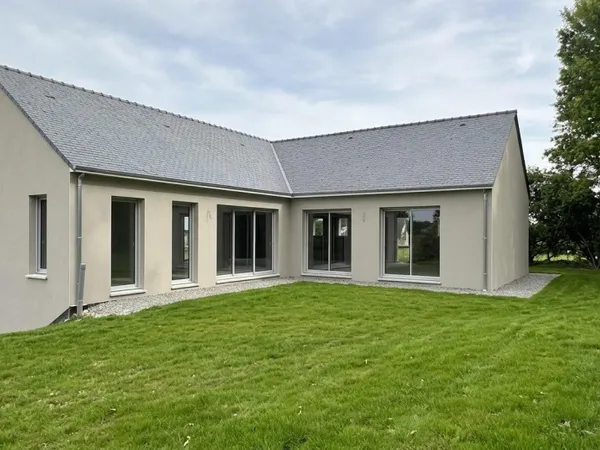 Maison sur Blaison Gohier de 225 m² env sur une parcelle de 746 m². Vendue hors d'eau