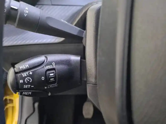 Peugeot 208 puretech 75 s&amp;s bvm5 — photo 80