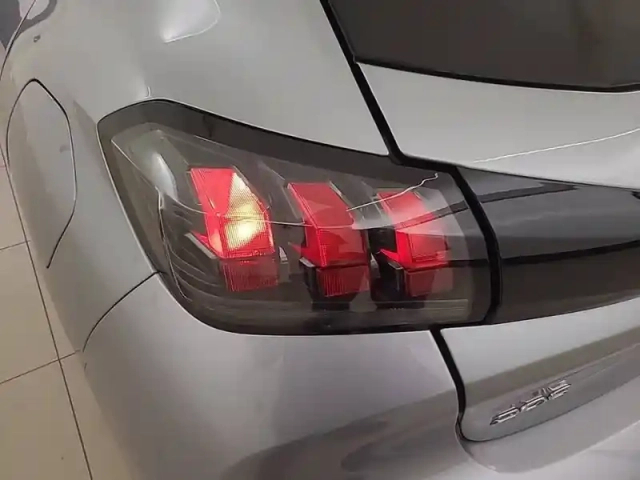 Peugeot 208 puretech 75 s&amp;s bvm5 — photo 40