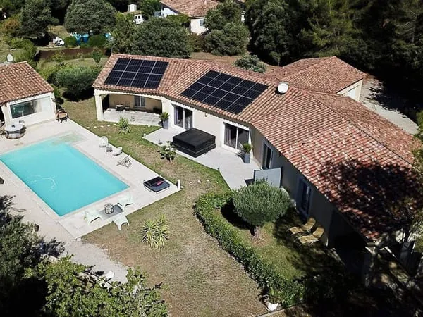 Maison de plain-pied 8 pièces 240 m²