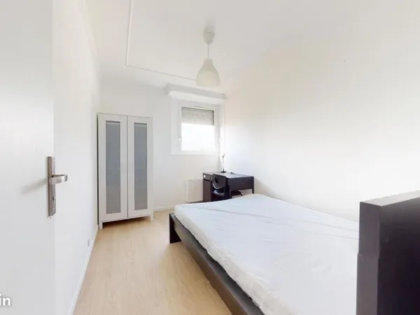 Chambre 5 pièces 98 m²