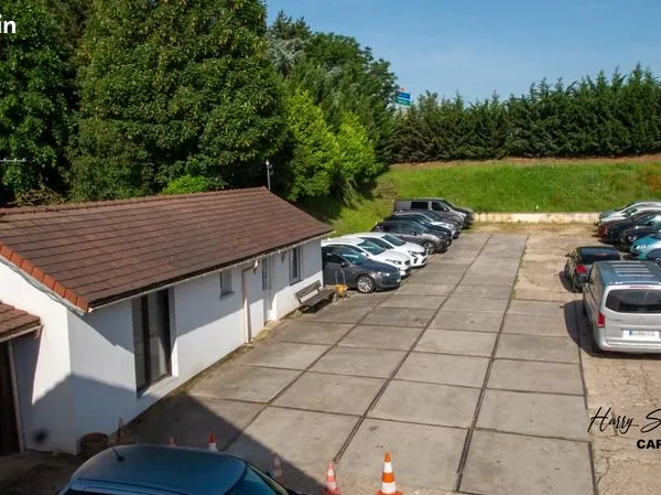 Local 1 832 m²