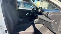 Toyota Yaris 116h Design 5p MY22 — photo 15