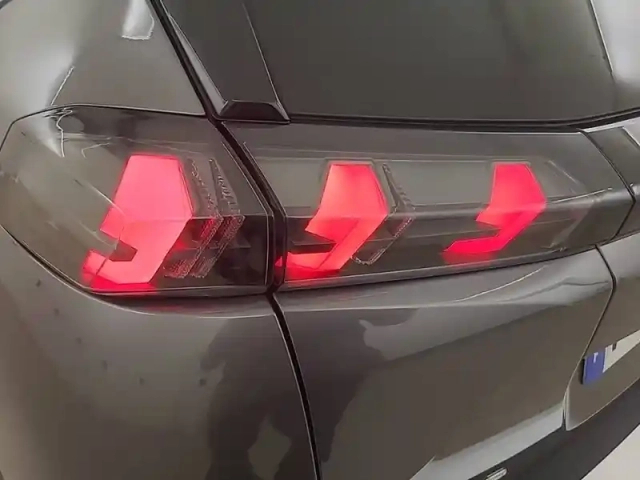 Peugeot 2008 bluehdi 130 s&amp;s eat8 — photo 17