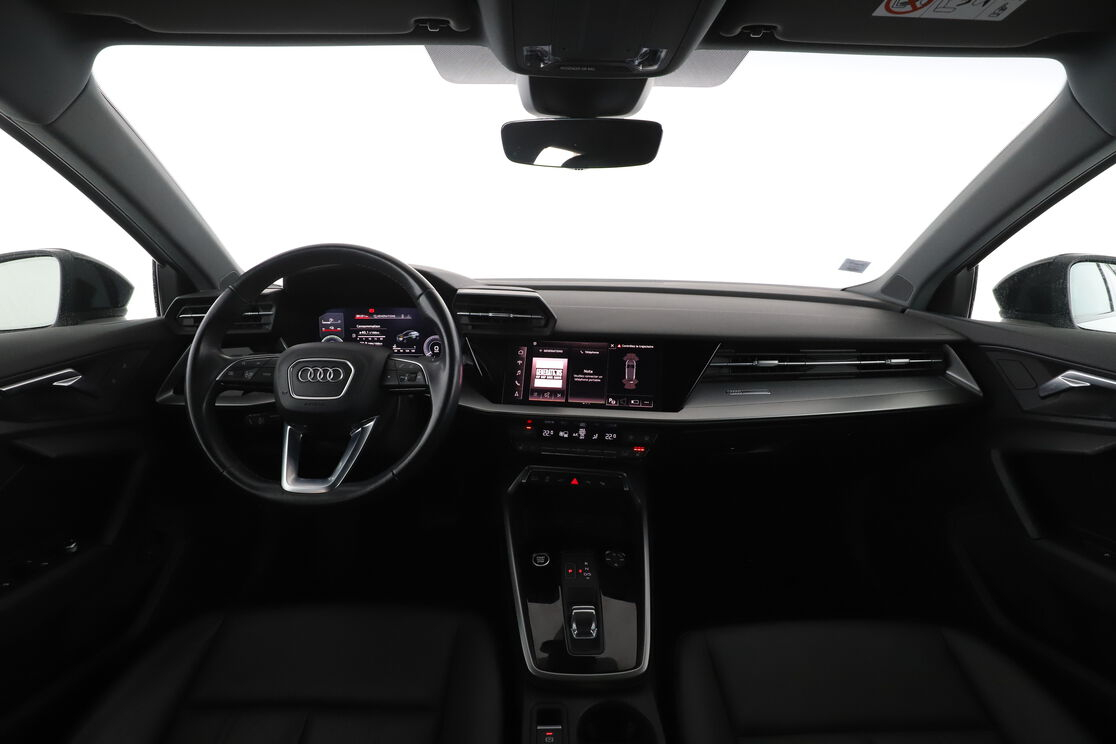 Audi A3 Sportback 40 e-tron Design Luxe S Tronic — photo 11