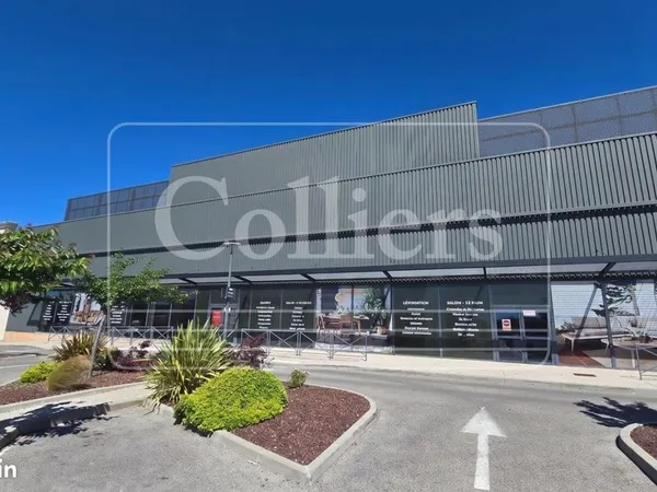 Local commercial 1 100 m²