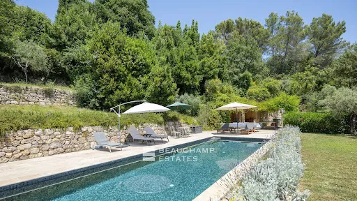 Villa 11 pièces 328 m²