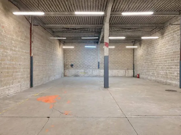 Local d'activité 783 m²