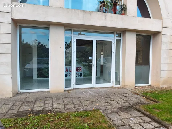 À LOUER - LOCAL COMMERCIAL OU BUREAU DE 60 m² - CENTRE SAINT-SEVER