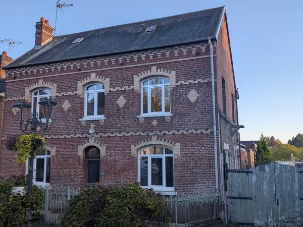 Maison de ville T6 Avec grand terrain