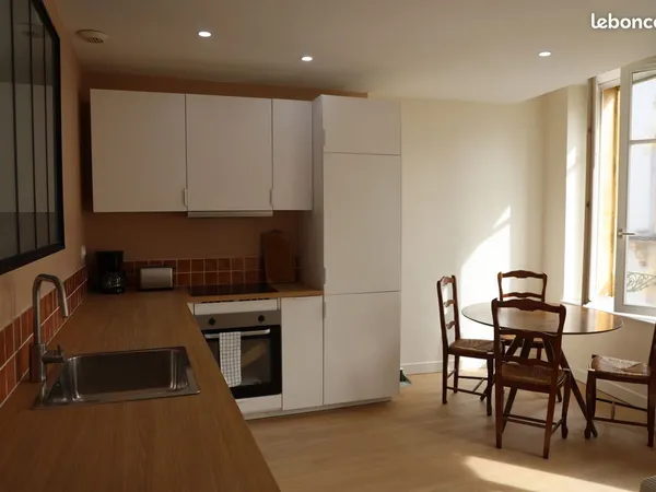 T2 meublé 38 m² hyper-centre Nancy refait à neuf