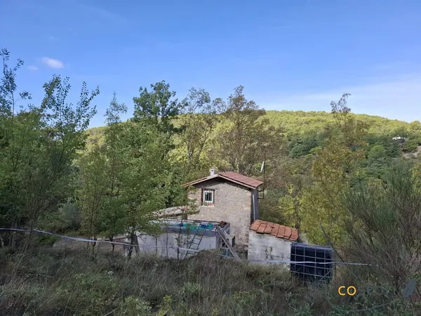 CHÂTEAUDOUBLE - CABANON EN PIERRE SUR 7 640 M² DE TERRAIN