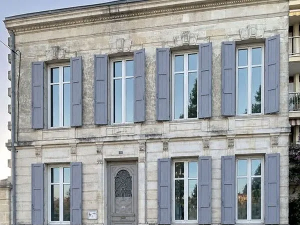 Maison 8 pièces 260 m²