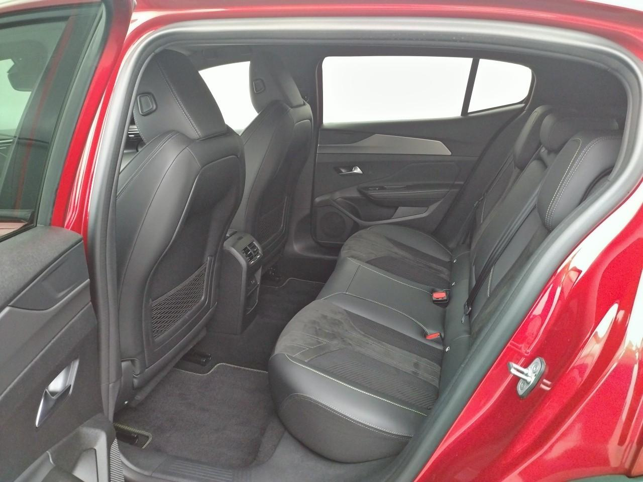 Peugeot 408 phev 225 e-eat8 gt — photo 13