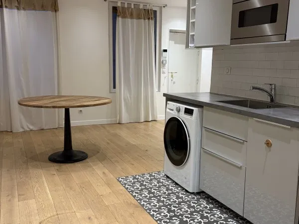 2 pièces de 43 m² à louer rue Bonaparte, coeur de Saint-Germain-des-Prés