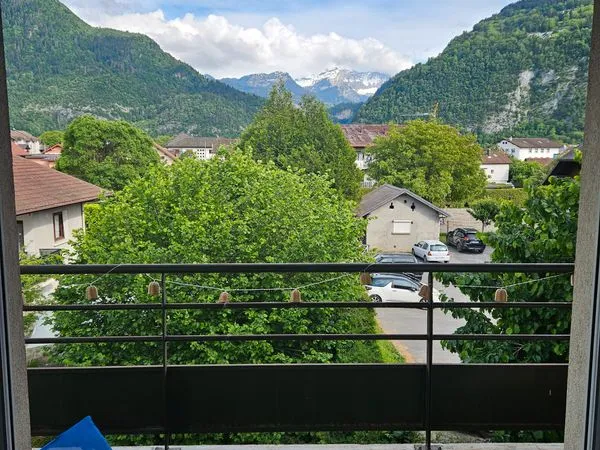 T4 lumineux 74m² - 3 chambres - balcon vue montagnes - parking + garage - Cluses Messy
