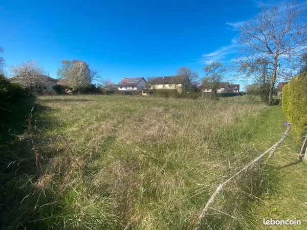 PARCELLE CONSTRUCTIBLE 1400m² PROCHE DOLE