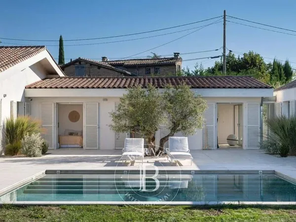 Maison 6 pièces 237 m²
