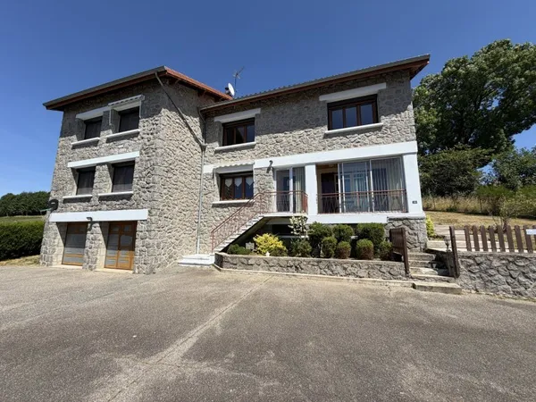 MAISON EN PIERRE (223 M2) AVEC TERRAIN 1102 M2 À JONZIEUX 42 (PILAT)