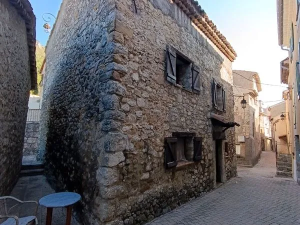 Charmante maison en pierre du XVIIe 80 m² au coeur de Briançonnet