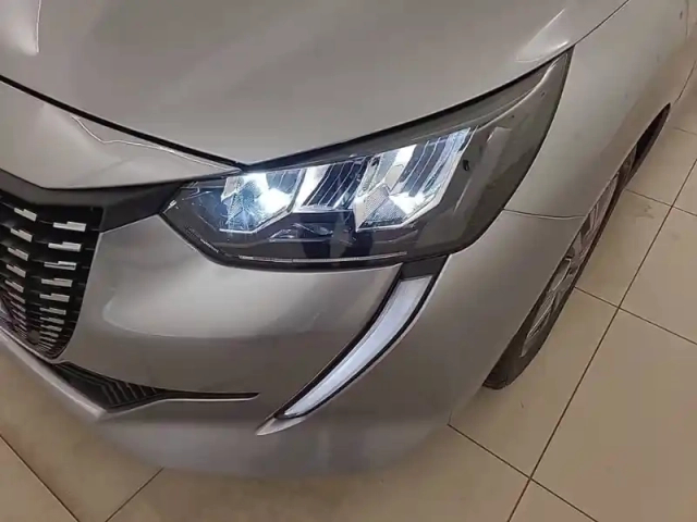 Peugeot 208 puretech 75 s&amp;s bvm5 — photo 39