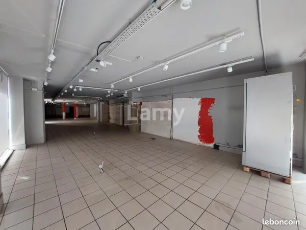 Local commercial 136 m²