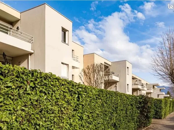 T3 lumineux avec terrasse et garage