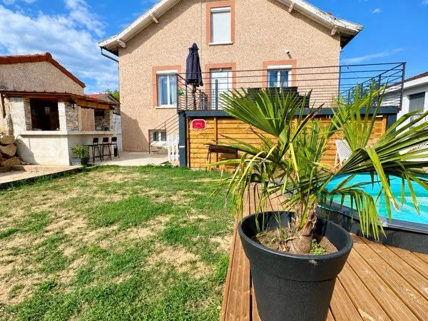 Maison 4 pièces - 3 chambres - 2 salles de bain - Piscine