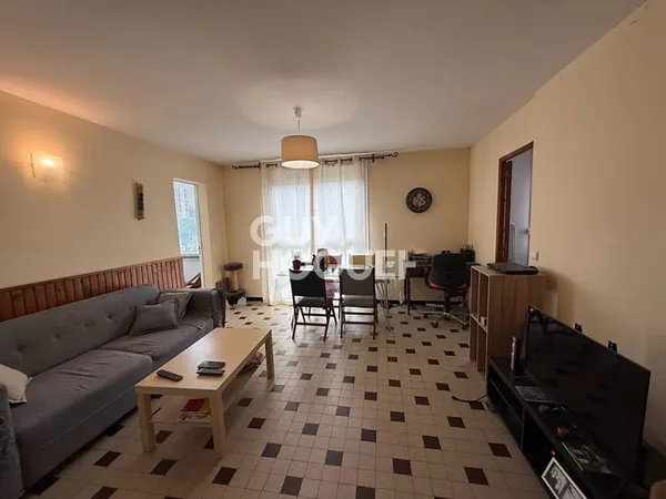 MOULIN A VENT Apt F4 69 m² en dernier étage avec loggia et cave