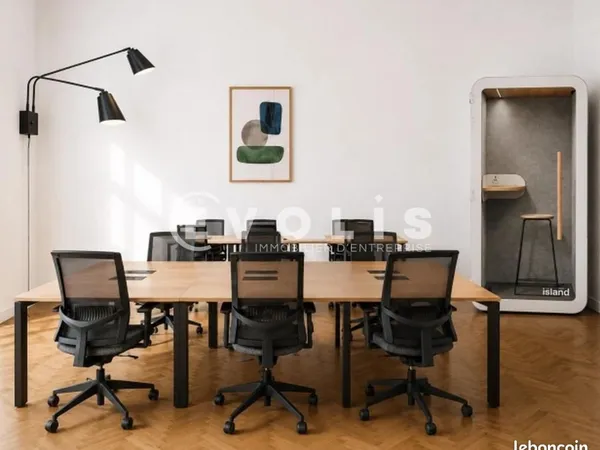 Bureau 210 m²