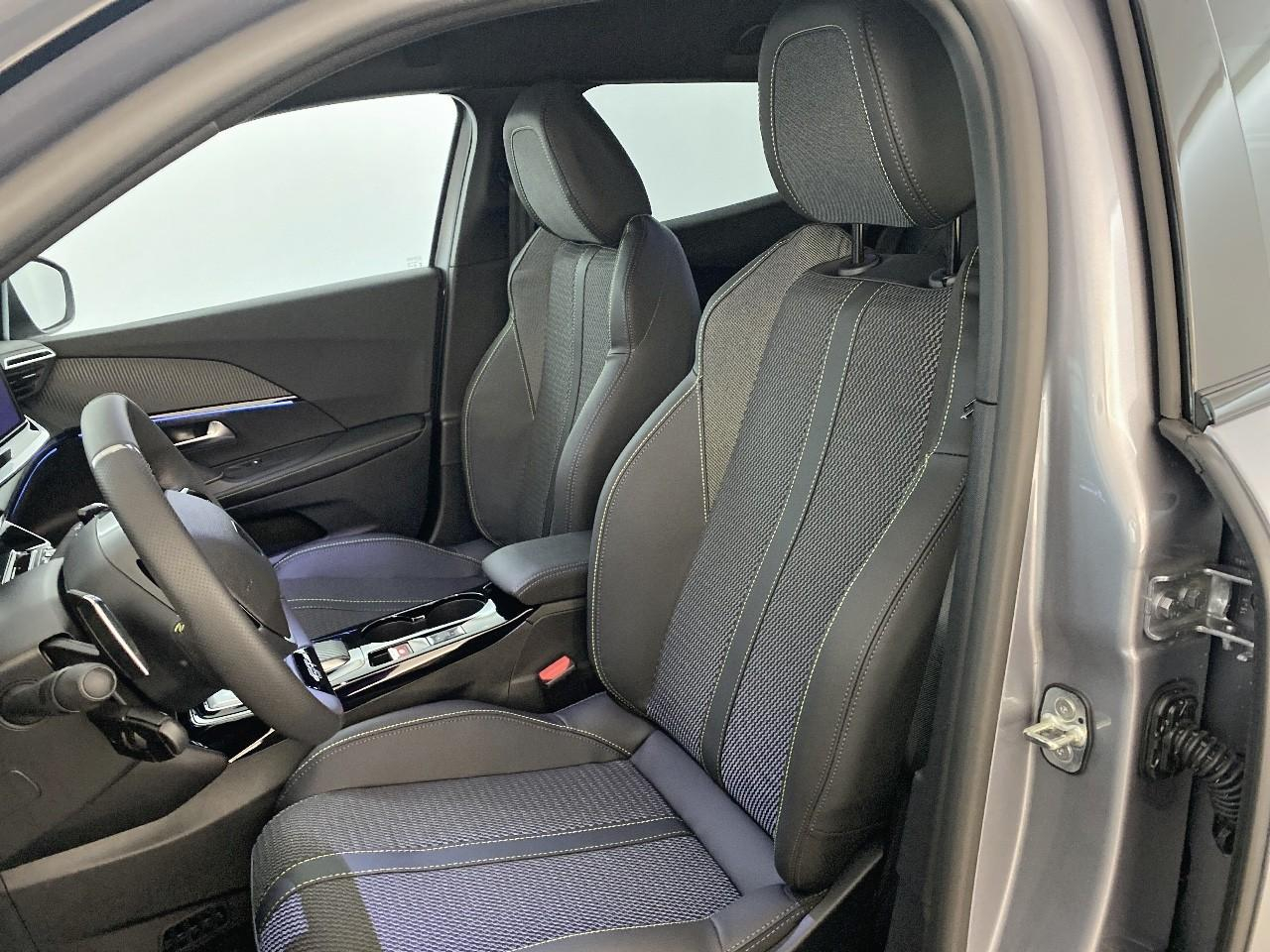 Peugeot 2008 hybrid 145 e-dcs6 gt — photo 9