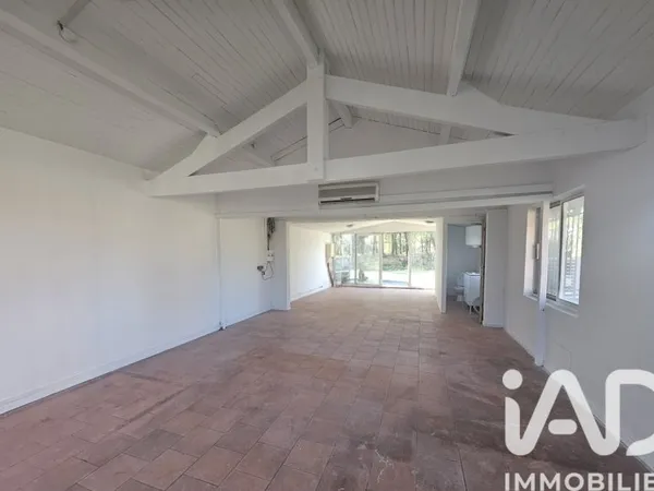 Local commercial 1 pièce 57 m²