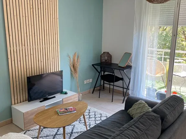 Appartement 2 pièces rénové avec balcon et parking
