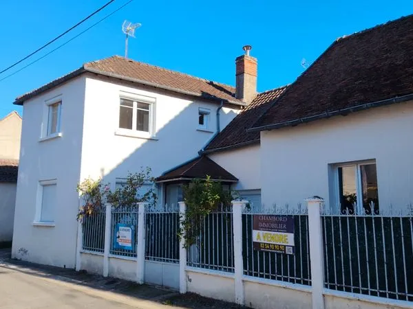 Maison de bourg avec garage et dépendance
