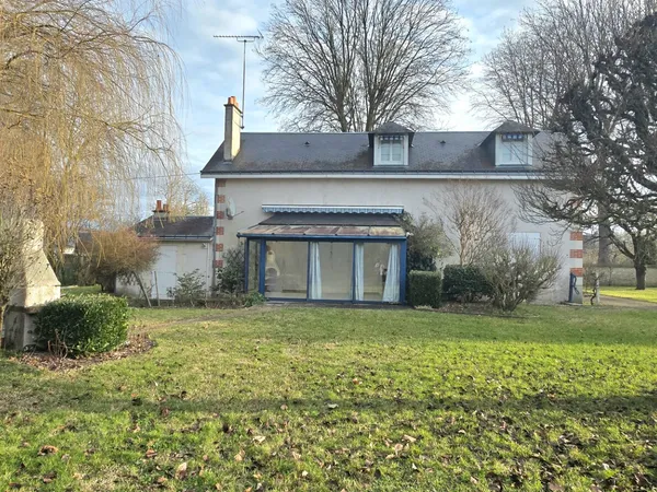 EXCLUSIVITE: Maison bordée par un ruisseau