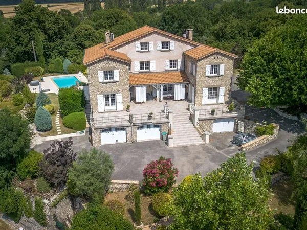 Maison 9 pièces 330 m²