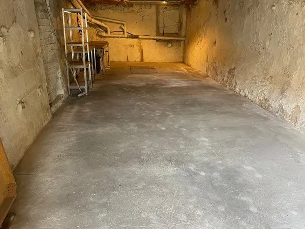 Loue Grand local / Garage prix boulevard de roux