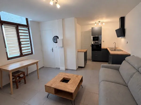 Studio appartement à louer 25m2 entièrement rénové - proche Rubika