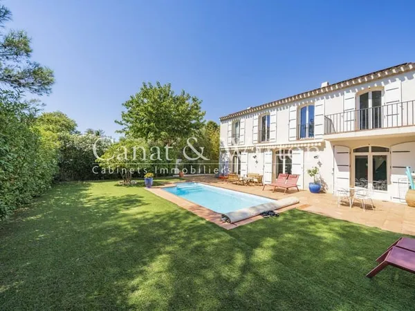 Villa 7 pièces 249 m²