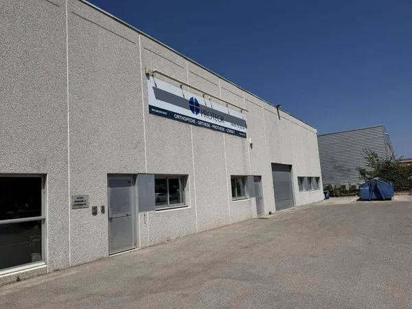 Entrepôt 800 m²