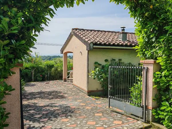 🏡 Petite maison avec vue Pyrénées - Jardin 460 m² - Lapeyrère (31310)